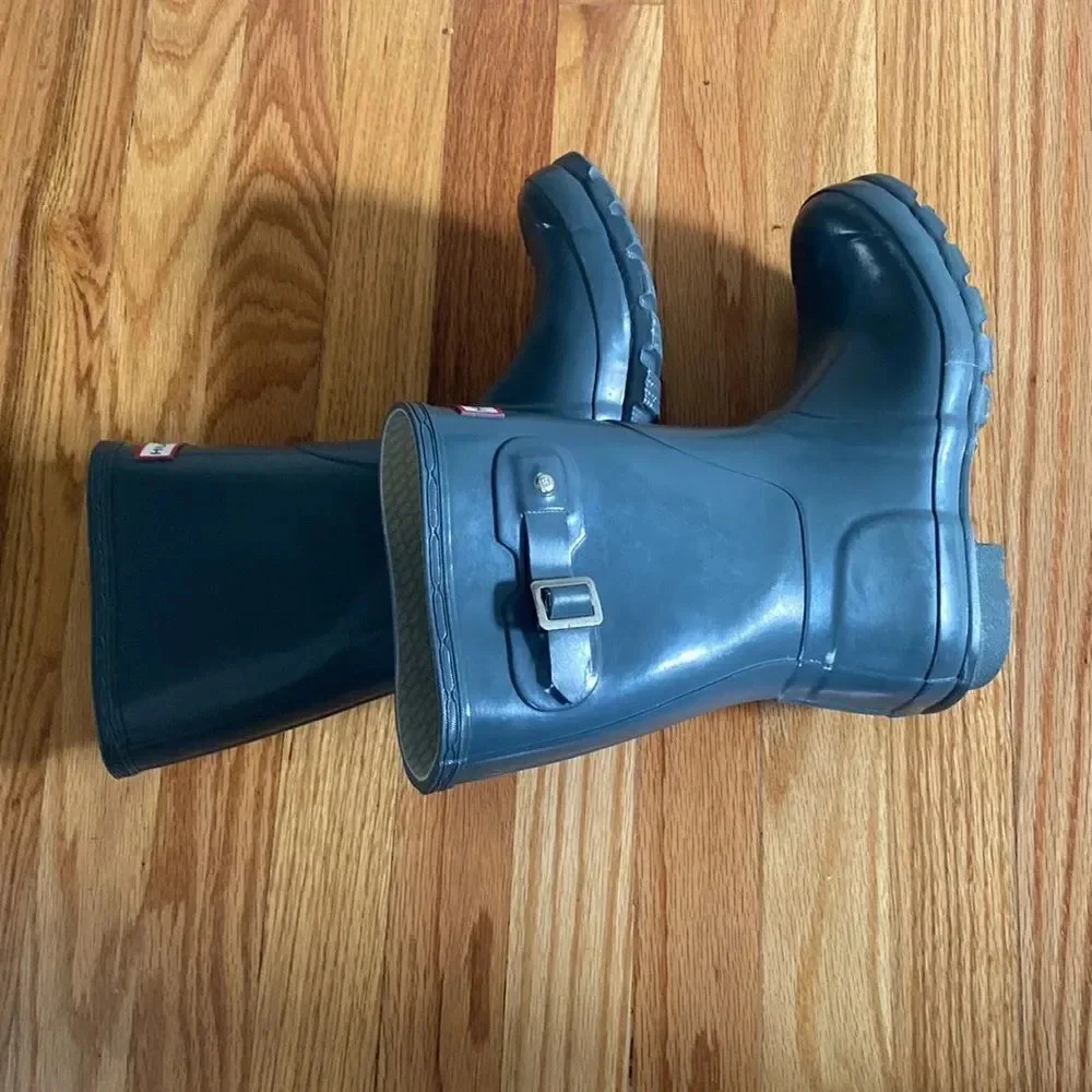 HUNTER boots grey with buckle sz 5 hood pre owned condition
